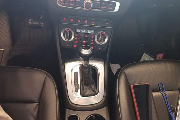Used Audi Q3 2013 35 TFSI Comfort Model Gear Lever