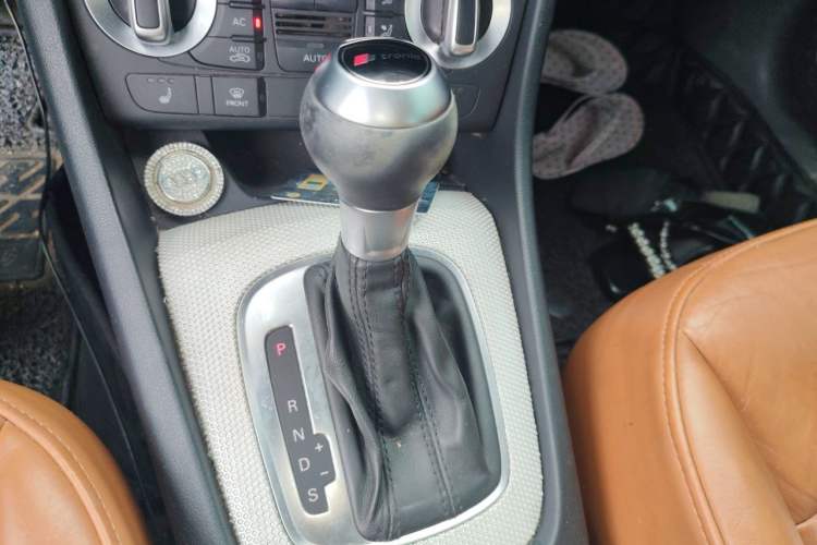 Used Audi Q3 2013 40 TFSI quattro Luxury Model Gear Lever