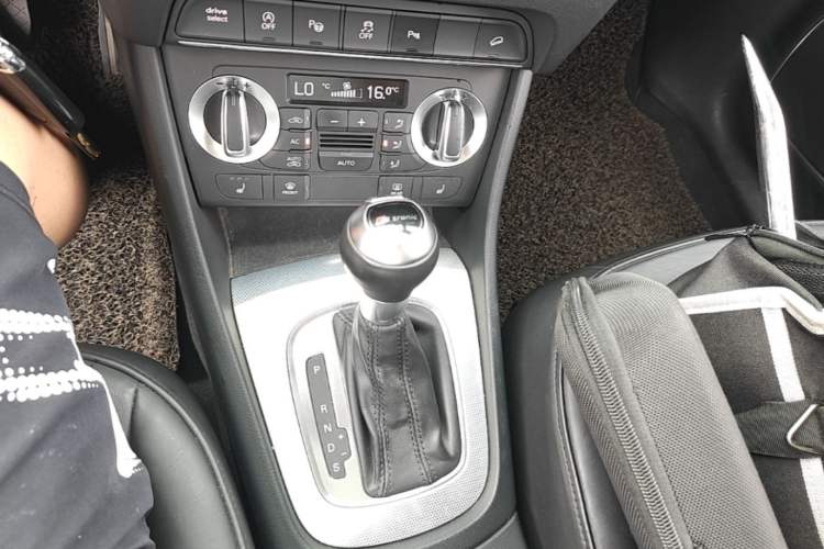 Used Audi Q3 2013 35 TFSI quattro Luxury Model Gear Lever