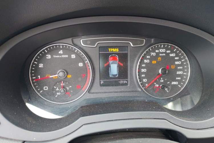 Used Audi Q3 2013 40 TFSI quattro Luxury Model Instrument Cluster