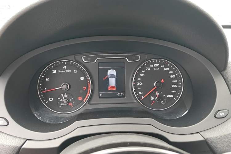 Used Audi Q3 2013 35 TFSI quattro Luxury Model Instrument Cluster