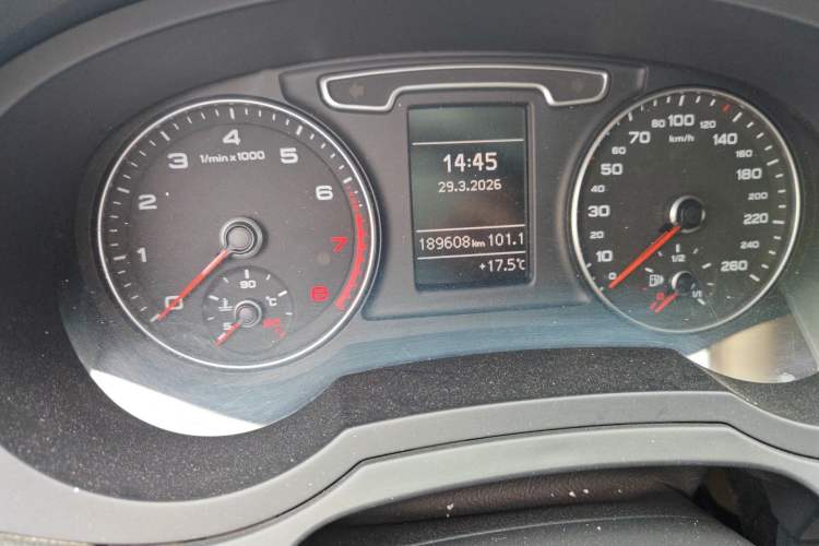Used Audi Q3 2013 35 TFSI Comfort Model Odometer Close Up