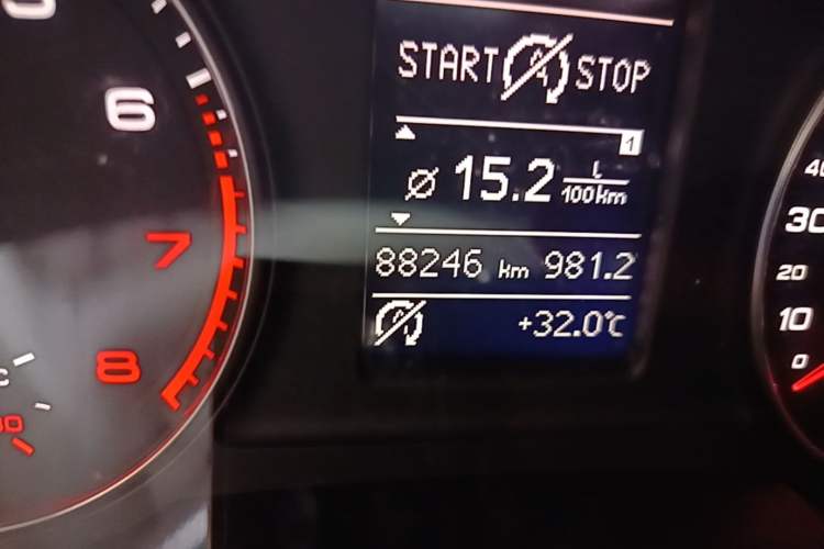 Used Audi Q3 2013 35 TFSI Comfort Model Odometer Close Up