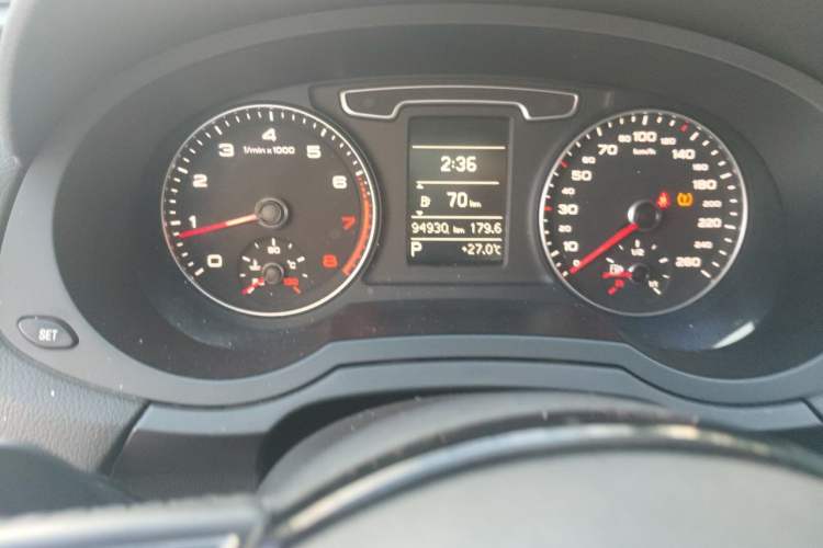 Used Audi Q3 2013 35 TFSI Comfort Model Odometer Close Up