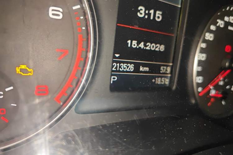 Used Audi Q3 2013 35 TFSI quattro Luxury Model Odometer Close Up