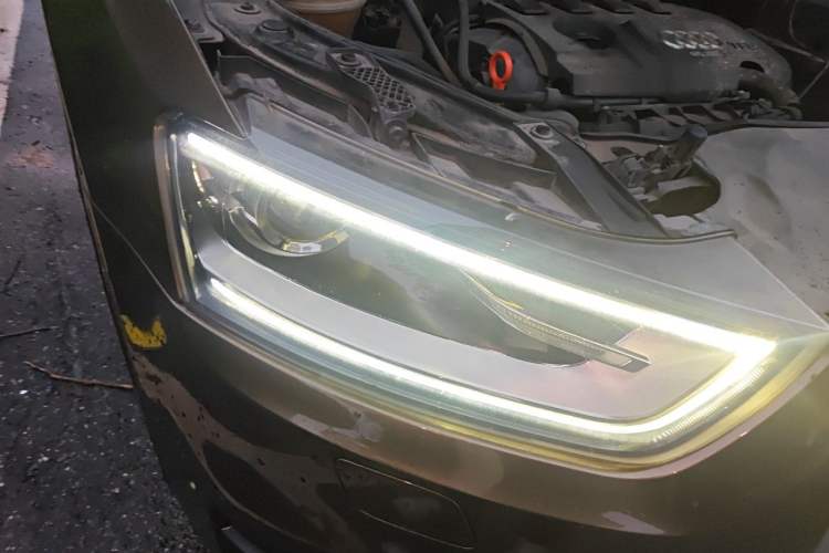 Used Audi Q3 2013 35 TFSI quattro Luxury Model Right Front Headlight