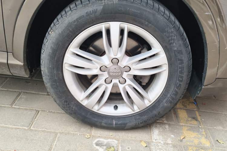 Used Audi Q3 2013 35 TFSI quattro Technology Edition Right Front Wheel Hub
