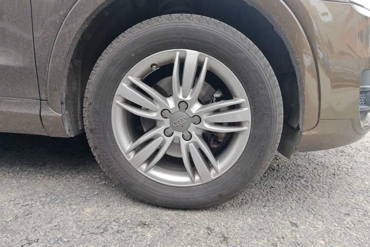 Used Audi Q3 2013 35 TFSI Comfort Model Right Front Wheel Hub