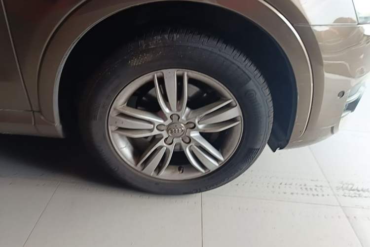 Used Audi Q3 2013 35 TFSI Comfort Model Right Front Wheel Hub