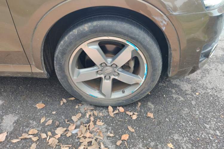Used Audi Q3 2013 40 TFSI quattro Luxury Model Right Front Wheel Hub