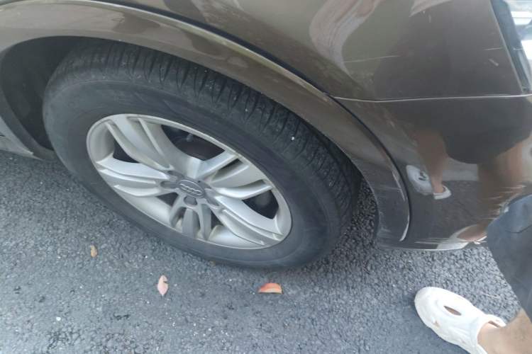 Used Audi Q3 2013 35 TFSI Comfort Model Right Front Wheel Hub