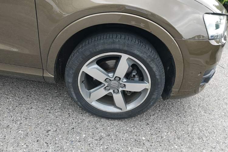 Used Audi Q3 2013 35 TFSI quattro Luxury Model Right Front Wheel Hub
