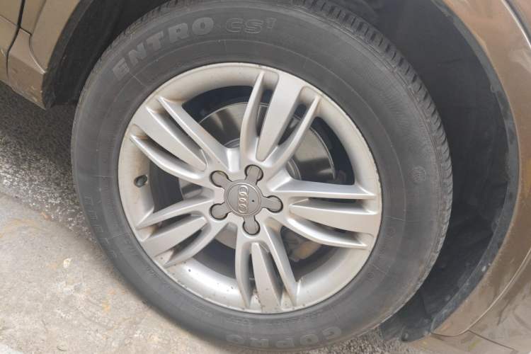 Used Audi Q3 2013 35 TFSI Comfort Model Right Front Wheel Hub