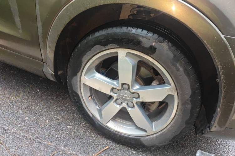 Used Audi Q3 2013 35 TFSI quattro Luxury Model Right Front Wheel Hub