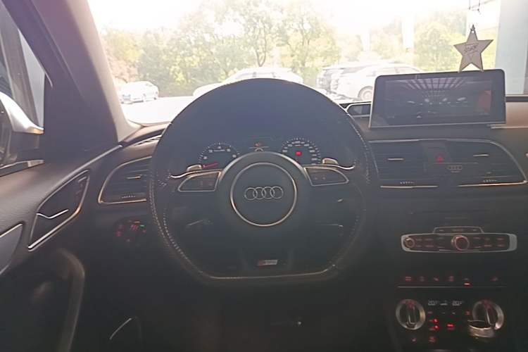 Used Audi Q3 2013 35 TFSI Comfort Model Steering Wheel