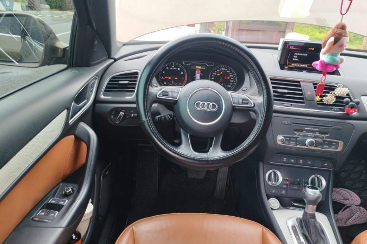 Used Audi Q3 2013 40 TFSI quattro Luxury Model Steering Wheel