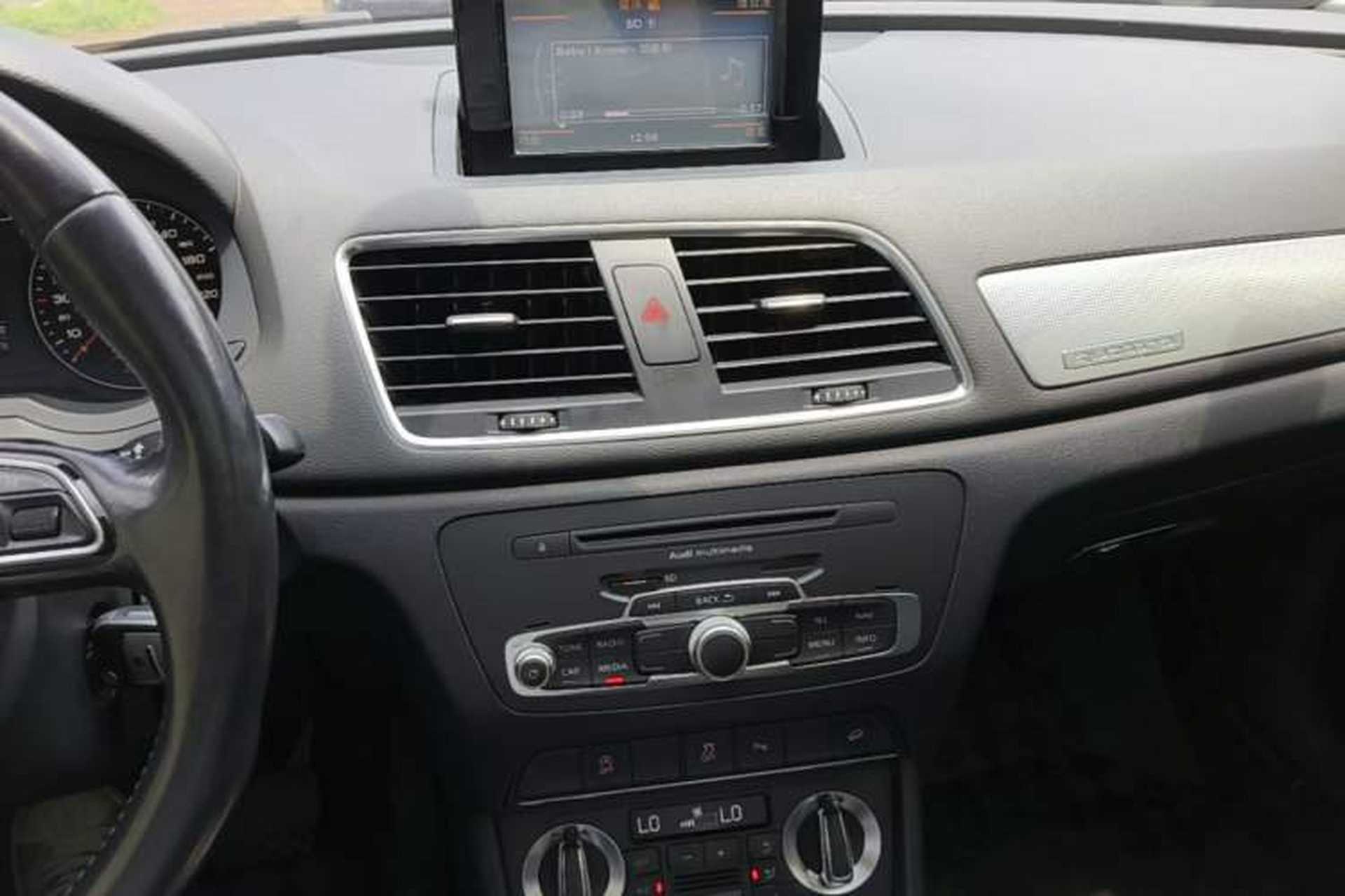 Used Audi Q3 2013 35 TFSI Ambition Edition Audio And AC Panel