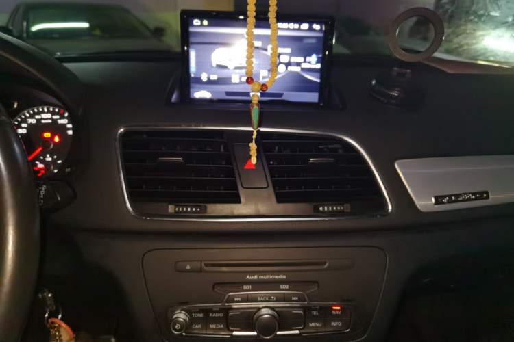 Used Audi Q3 2013 35 TFSI quattro Technology Edition Audio And AC Panel