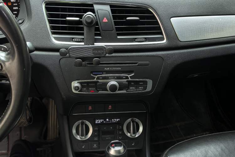 Used Audi Q3 2013 35 TFSI Comfort Model Audio And AC Panel