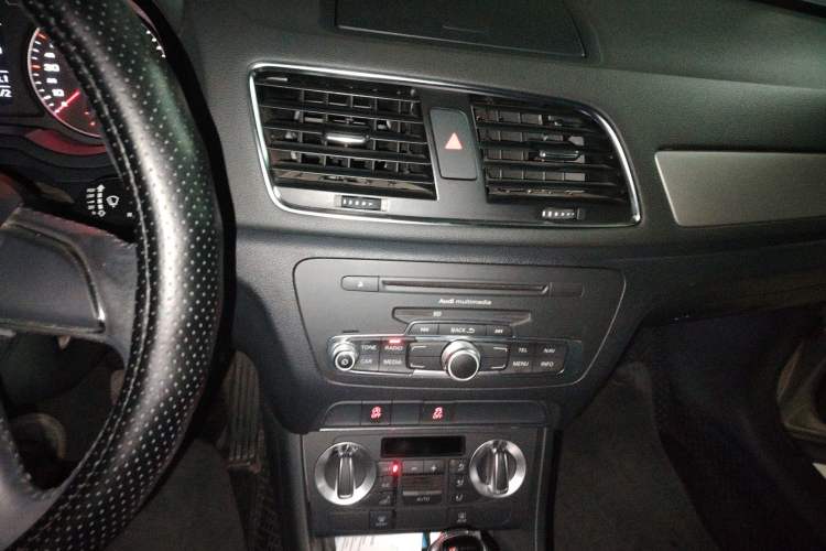 Used Audi Q3 2013 35 TFSI Ambition Edition Audio And AC Panel