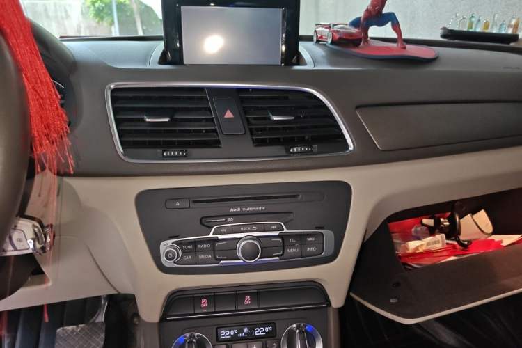Used Audi Q3 2013 35 TFSI Ambition Edition Audio And AC Panel