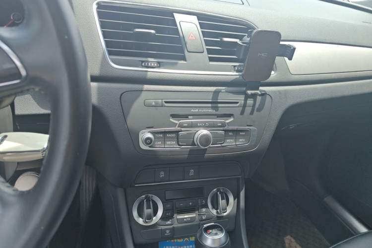 Used Audi Q3 2013 35 TFSI Ambition Edition Audio And AC Panel