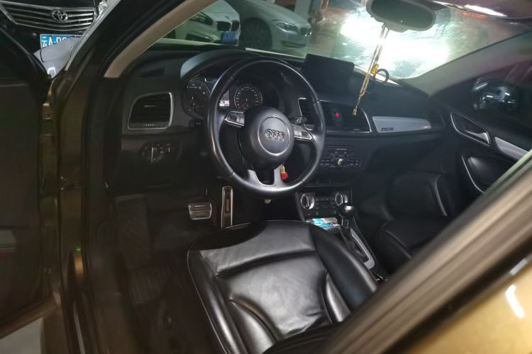 Used Audi Q3 2013 35 TFSI quattro Technology Edition Center Console