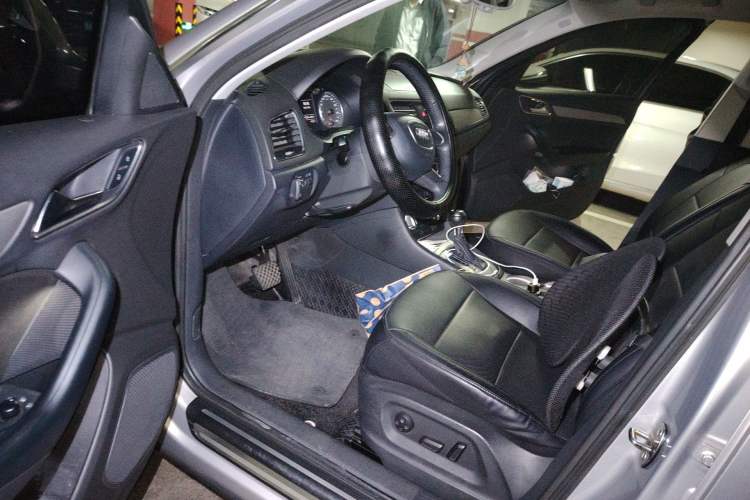 Used Audi Q3 2013 35 TFSI Ambition Edition Driver Seat