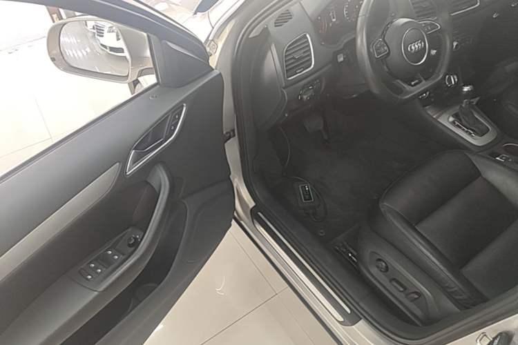 Used Audi Q3 2013 35 TFSI Ambition Edition Driver Seat