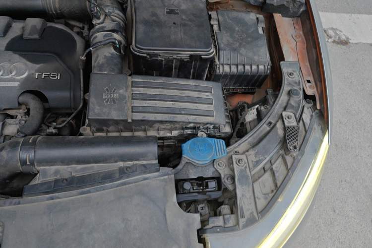 Used Audi Q3 2013 35 TFSI Comfort Model Engine Bay Left