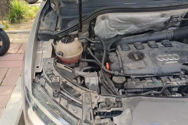 Used Audi Q3 2013 35 TFSI quattro Technology Edition Engine Bay Right