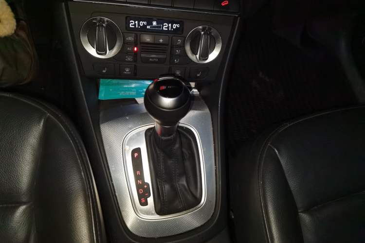 Used Audi Q3 2013 35 TFSI quattro Technology Edition Gear Lever