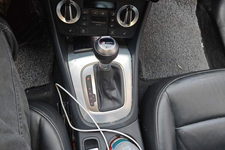 Used Audi Q3 2013 35 TFSI Comfort Model Gear Lever