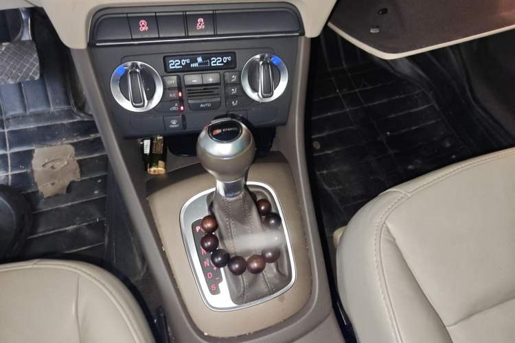Used Audi Q3 2013 35 TFSI Ambition Edition Gear Lever