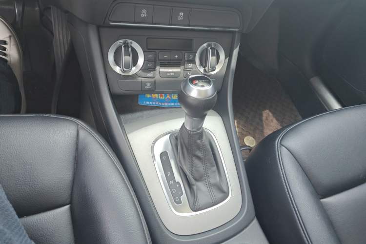 Used Audi Q3 2013 35 TFSI Ambition Edition Gear Lever