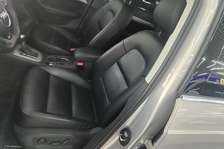 Used Audi Q3 2013 35 TFSI Ambition Edition Left Front Seat