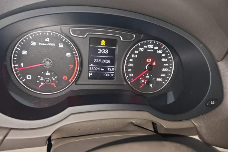 Used Audi Q3 2013 35 TFSI Ambition Edition Odometer Close Up