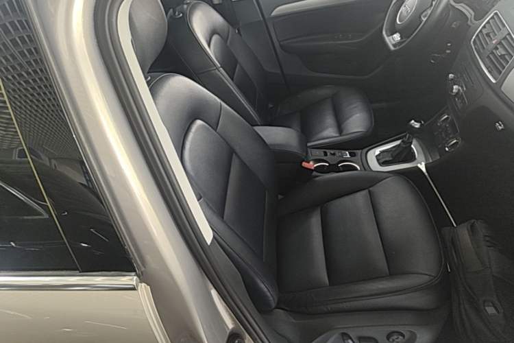 Used Audi Q3 2013 35 TFSI Ambition Edition Right Front Seat