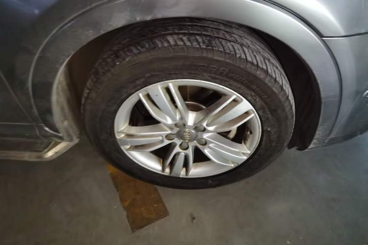 Used Audi Q3 2013 35 TFSI quattro Technology Edition Right Front Wheel Hub