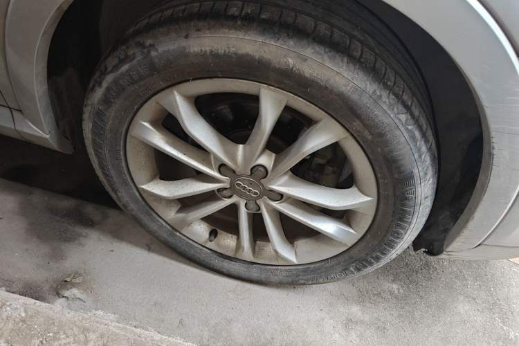 Used Audi Q3 2013 35 TFSI Ambition Edition Right Front Wheel Hub