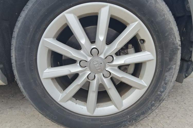 Used Audi Q3 2013 35 TFSI Ambition Edition Right Front Wheel Hub
