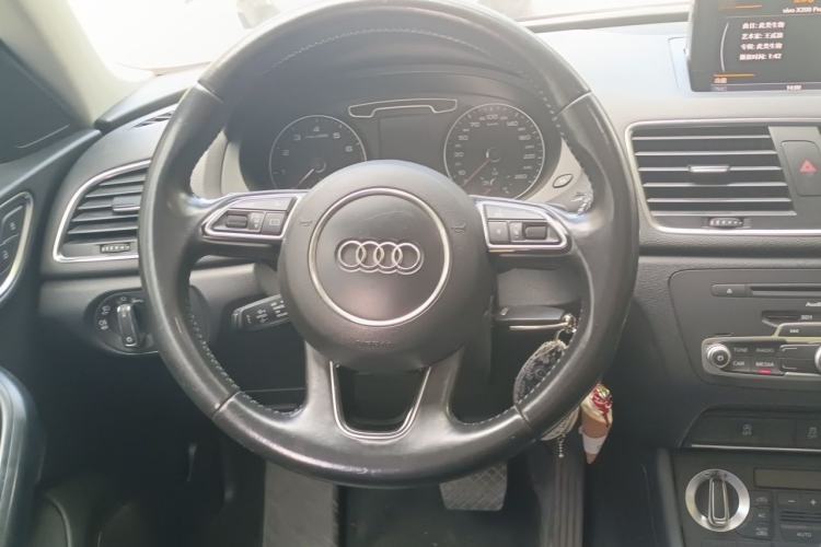 Used Audi Q3 2013 35 TFSI quattro Technology Edition Steering Wheel