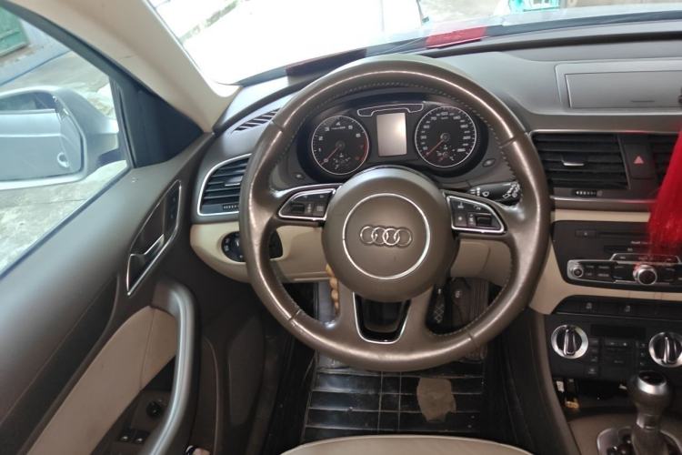 Used Audi Q3 2013 35 TFSI Ambition Edition Steering Wheel