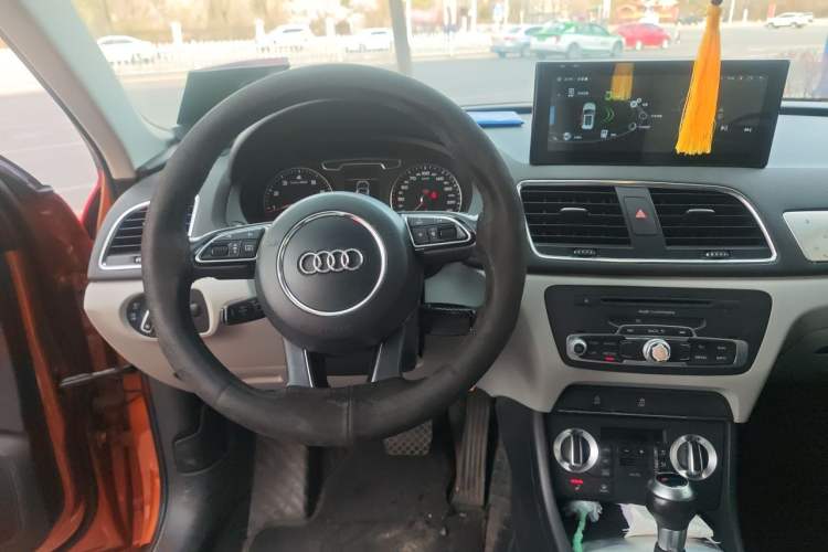 Used Audi Q3 2013 35 TFSI Ambition Edition Steering Wheel