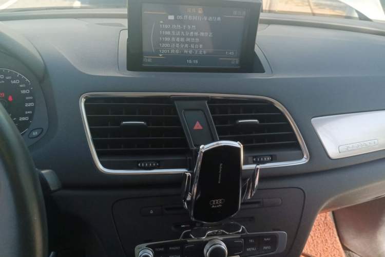 Used Audi Q3 2013 35 TFSI quattro Technology Edition Audio And AC Panel