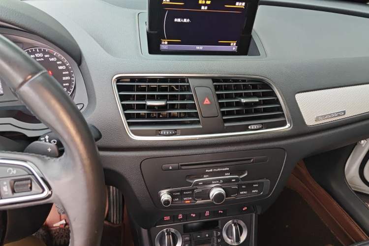 Used Audi Q3 2013 40 TFSI quattro Luxury Model Audio And AC Panel