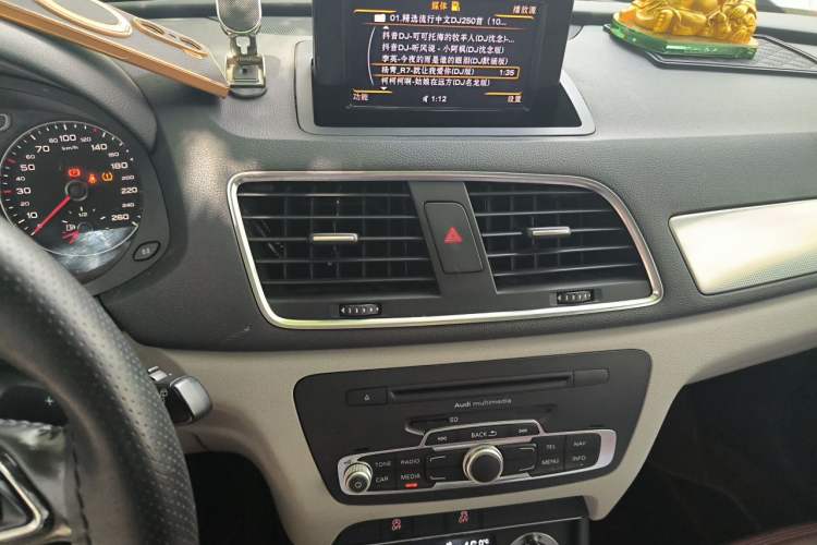 Used Audi Q3 2013 35 TFSI Comfort Model Audio And AC Panel