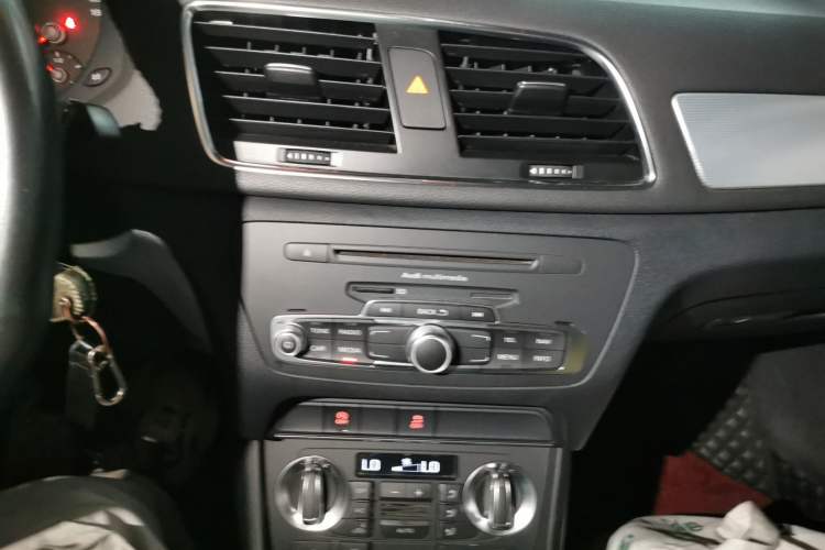 Used Audi Q3 2013 35 TFSI Comfort Model Audio And AC Panel