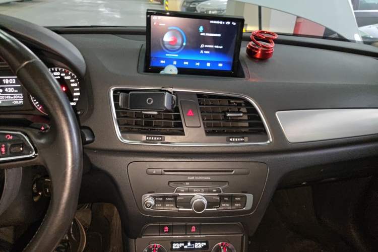 Used Audi Q3 2013 35 TFSI Comfort Model Audio And AC Panel