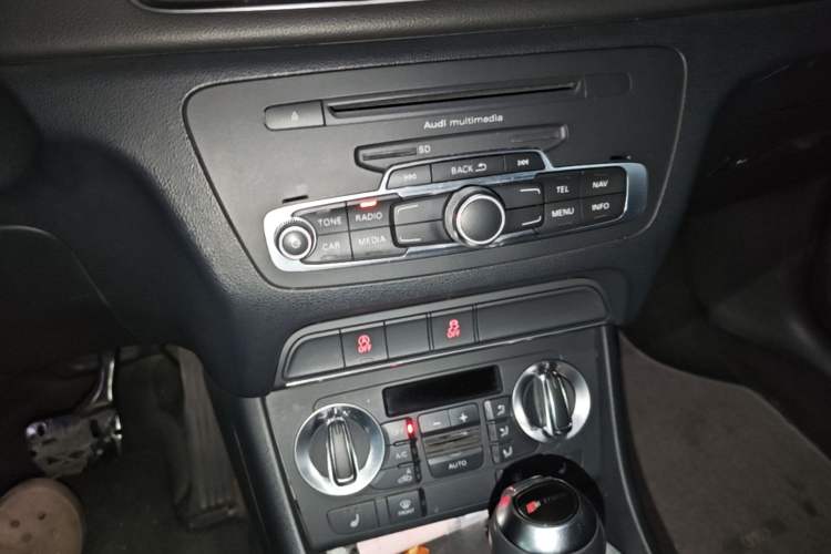 Used Audi Q3 2013 35 TFSI Comfort Model Audio And AC Panel